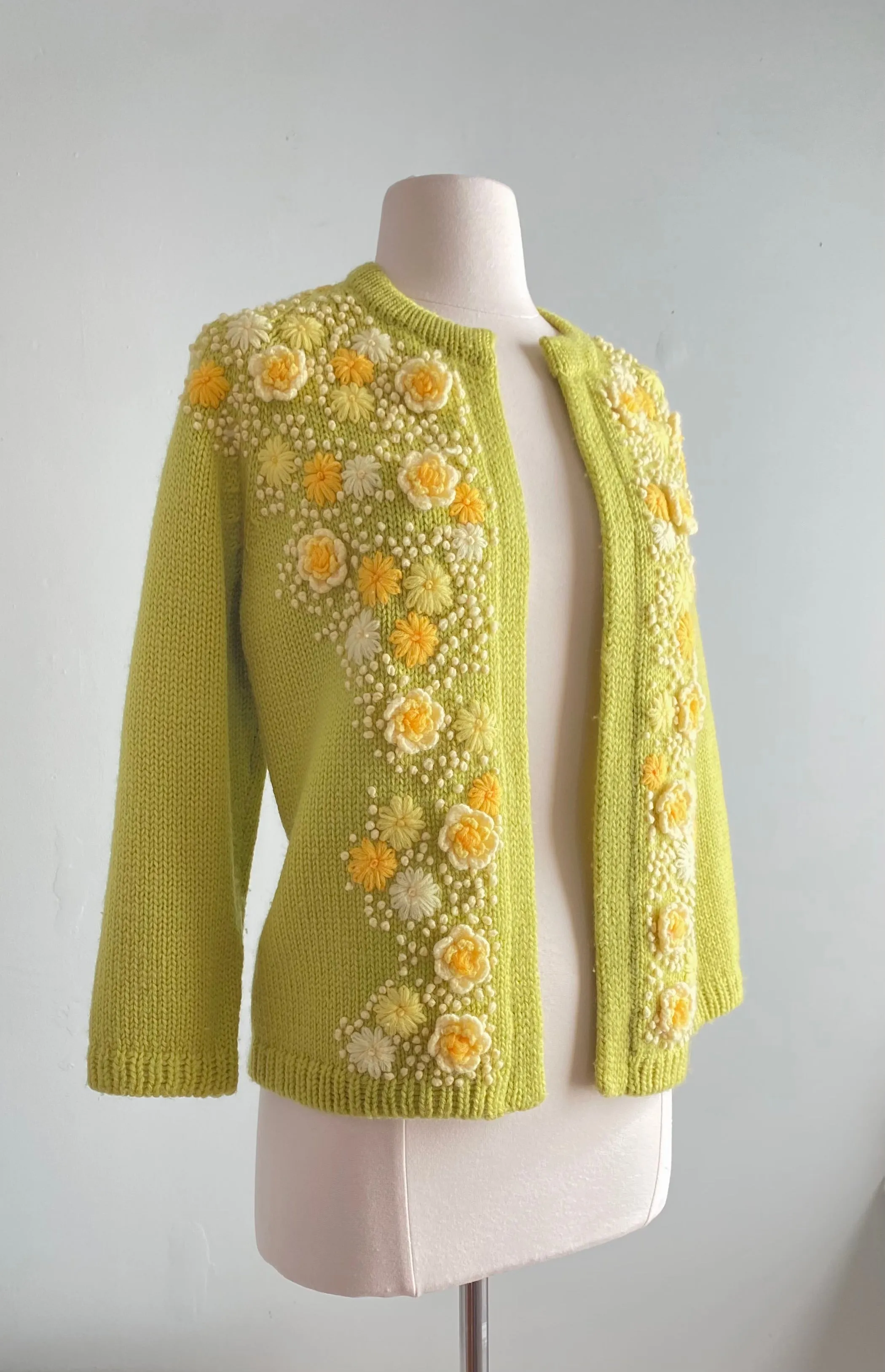 Darling 1960's Embroidered Daisy Chain Knit Cardigan / Medium